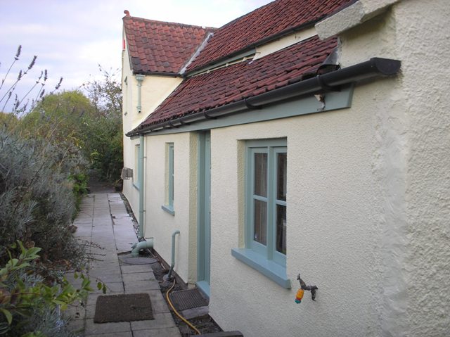 E10
